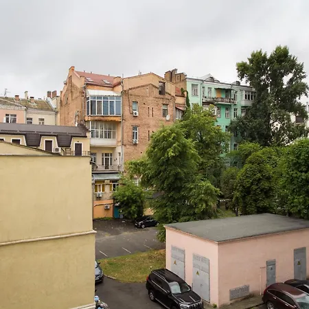 Central Apartments Palats Sportu Area Kyiv Room photo