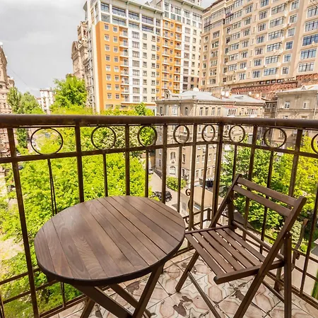 Central Apartments Palats Sportu Area Kyiv Exterior photo
